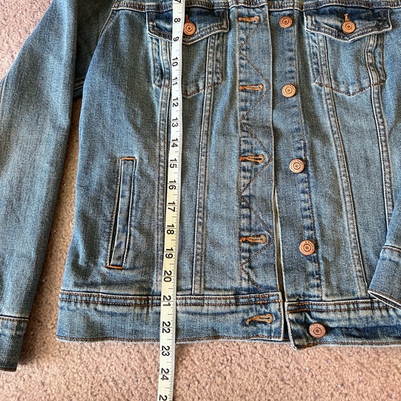 Old Navy distressed denim jean jacket size medium - Picture 4 of 5
